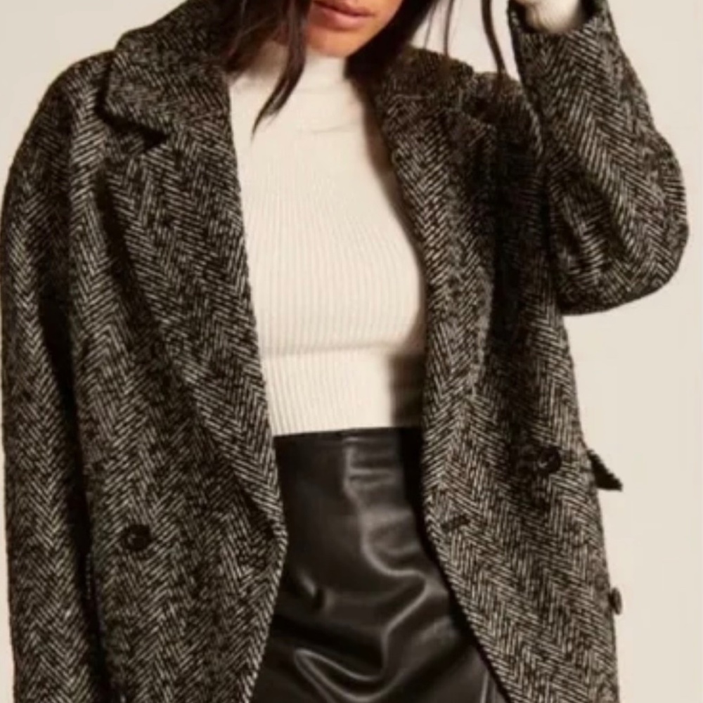 NWT Abercrombie Short Textured Coat in Black Herringbone